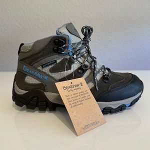Bearpaw Corsica hiking boots. Size 7.5